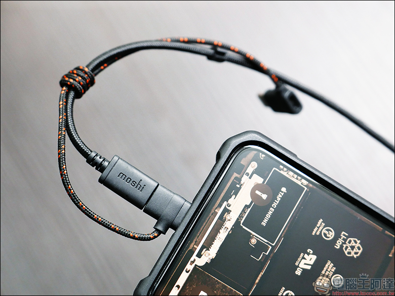 Moshi 三合一萬用充電線 開箱動手玩: Lightning+USB-C+MicroUSB 一條抵三條,三年保固超安心! - 電腦王阿達 Moshi 三合一萬用充電線 開箱動手玩: Lightning+USB-C+MicroUSB 一條抵三條,三年保固超安心! - 電腦王阿達