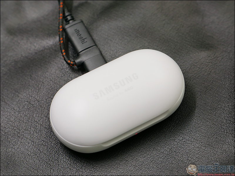 Moshi 三合一萬用充電線 開箱動手玩: Lightning+USB-C+MicroUSB 一條抵三條,三年保固超安心! - 電腦王阿達 Moshi 三合一萬用充電線 開箱動手玩: Lightning+USB-C+MicroUSB 一條抵三條,三年保固超安心! - 電腦王阿達