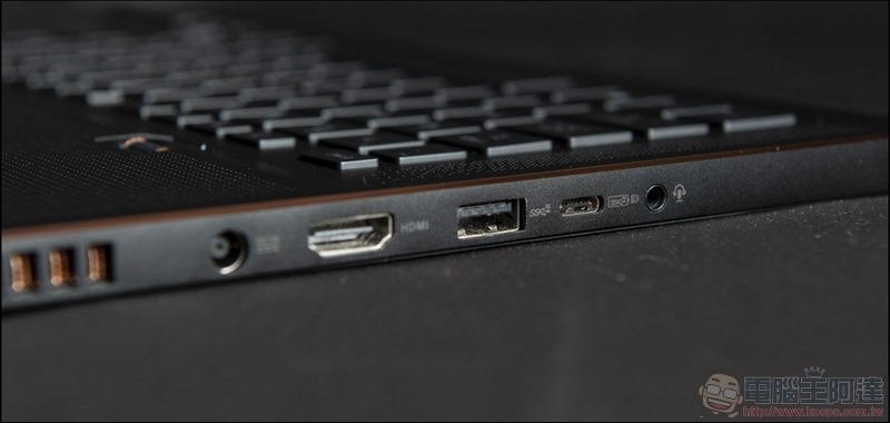 ROG Zephyrus GX701 開箱 評測 - 10 ROG Zephyrus GX701 開箱 評測 - 10