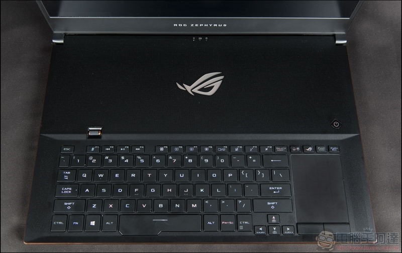 ROG Zephyrus GX701 開箱 評測 - 12 ROG Zephyrus GX701 開箱 評測 - 12