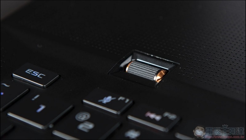 ROG Zephyrus GX701 開箱 評測 - 16 ROG Zephyrus GX701 開箱 評測 - 16