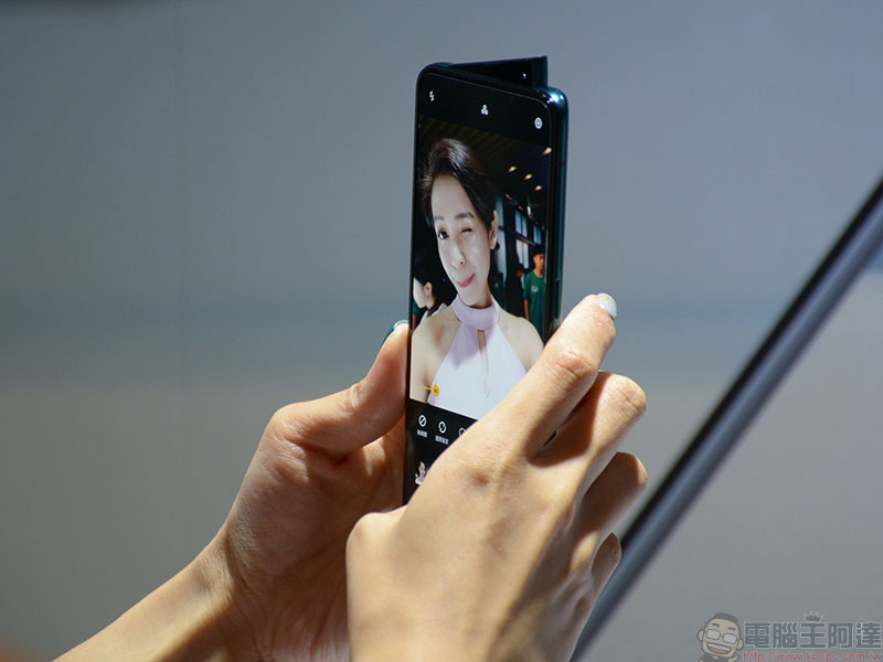 OPPO Reno 在台推出,側旋升降前鏡頭讓想像再近一點 - 電腦王阿達 OPPO Reno 在台推出,側旋升降前鏡頭讓想像再近一點 - 電腦王阿達