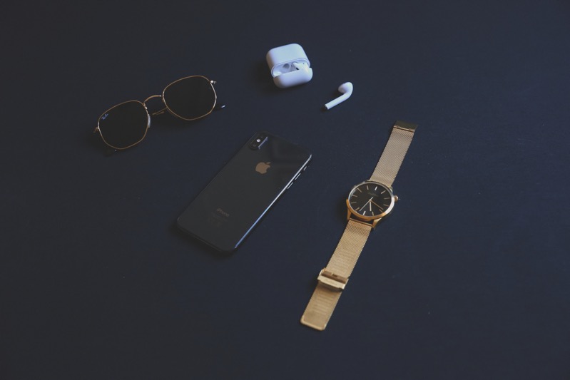 airpods-cellphone-earphones-1619651.jpg Airpods cellphone earphones 1619651