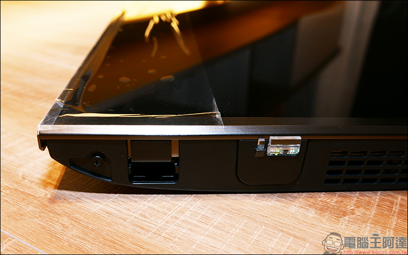 Panasonic 55GX800 4K UHD TV 開箱 、評測、動手玩，支援 Dolby Vision+Atmos 、搭載 HCX 影像晶片、獨家 6 原色技術 - 電腦王阿達