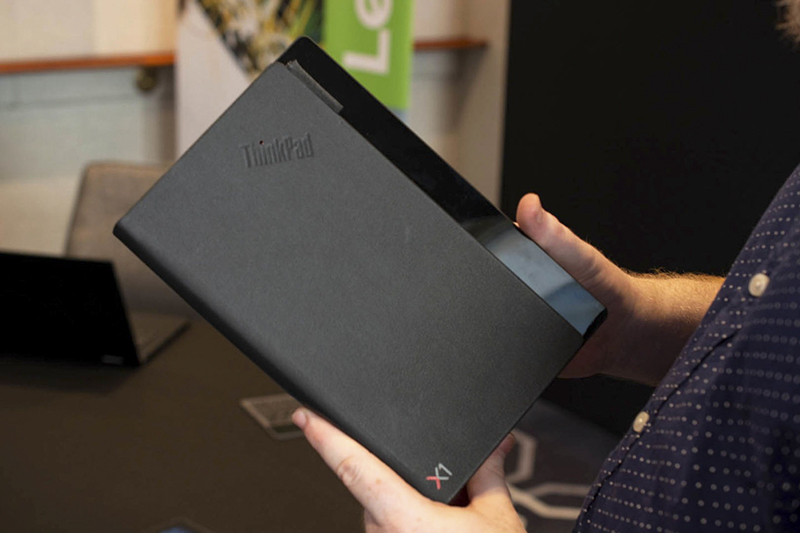 夢幻 ThinkPad 可折螢幕筆電 原型現身:13.3 吋磁吸固定,皮革外蓋造型吸睛 - 電腦王阿達 夢幻 ThinkPad 可折螢幕筆電 原型現身:13.3 吋磁吸固定,皮革外蓋造型吸睛 - 電腦王阿達