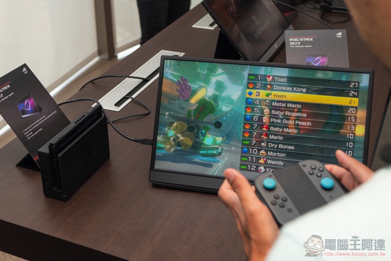 [ COMPUTEX 2019 ] 240Hz 電競螢幕也能「可攜」 ROG STRIX XG17 攜帶式螢幕發表動手玩 - 電腦王阿達