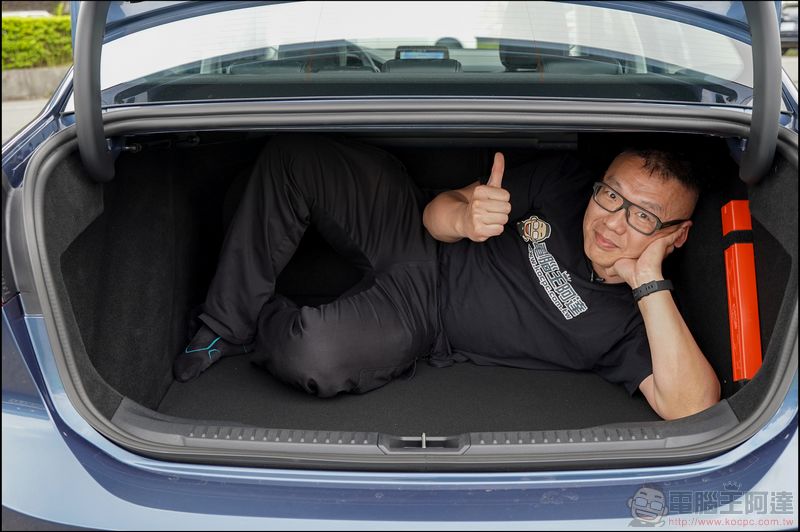 全新第四代 FORD FOCUS 外型內裝超級比一比,四門空間寬敞五門運動時尚 - 電腦王阿達 全新第四代 FORD FOCUS 外型內裝超級比一比,四門空間寬敞五門運動時尚 - 電腦王阿達