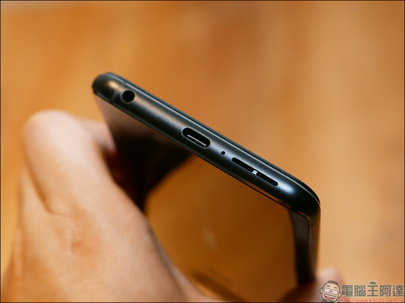 ASUS ZenFone 6 開箱、評測、動手玩 :全新翻轉鏡頭設計、 5000mAh 大電量超強續航表現,旗艦級 ZenFone 有史以來最大幅進化! - 電腦王阿達 ASUS ZenFone 6 開箱、評測、動手玩 :全新翻轉鏡頭設計、 5000mAh 大電量超強續航表現,旗艦級 ZenFone 有史以來最大幅進化! - 電腦王阿達