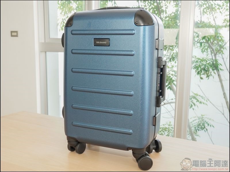 Carry-On Closet 2.0 登機箱 - 03 Carry-On Closet 2.0 登機箱 - 03