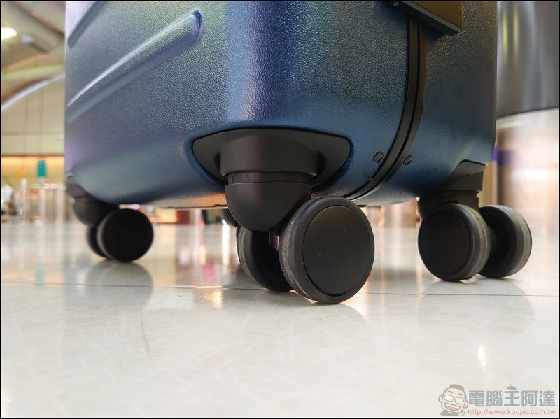 Carry-On Closet 2.0 登機箱 - 09 Carry-On Closet 2.0 登機箱 - 09