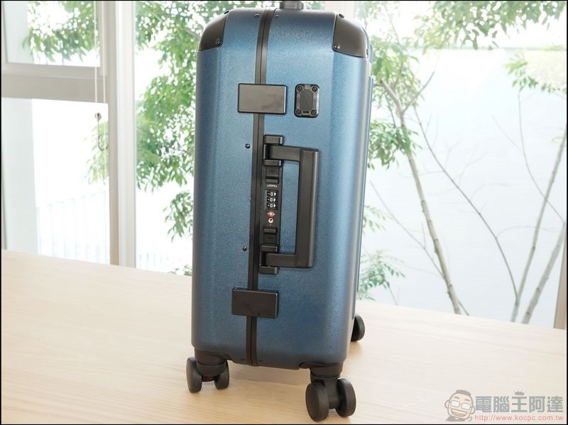 Carry-On Closet 2.0 登機箱 - 07 Carry-On Closet 2.0 登機箱 - 07
