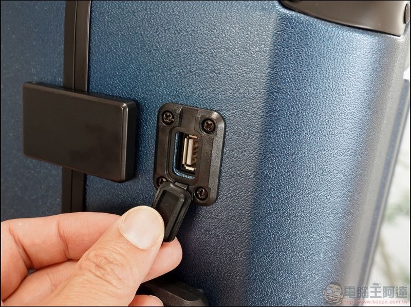 Carry-On Closet 2.0 登機箱 - 12 Carry-On Closet 2.0 登機箱 - 12