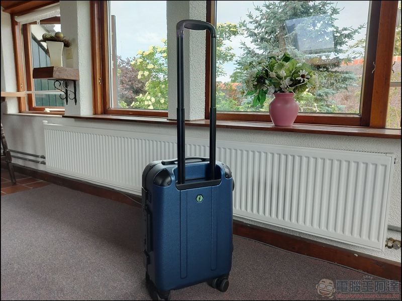 Carry-On Closet 2.0 登機箱 - 23 Carry-On Closet 2.0 登機箱 - 23