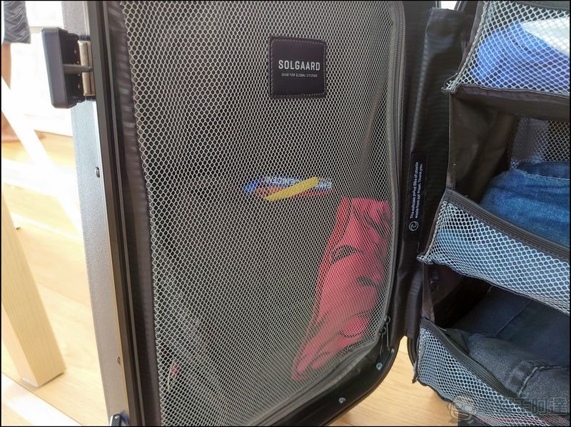 Carry-On Closet 2.0 登機箱 - 30 Carry-On Closet 2.0 登機箱 - 30