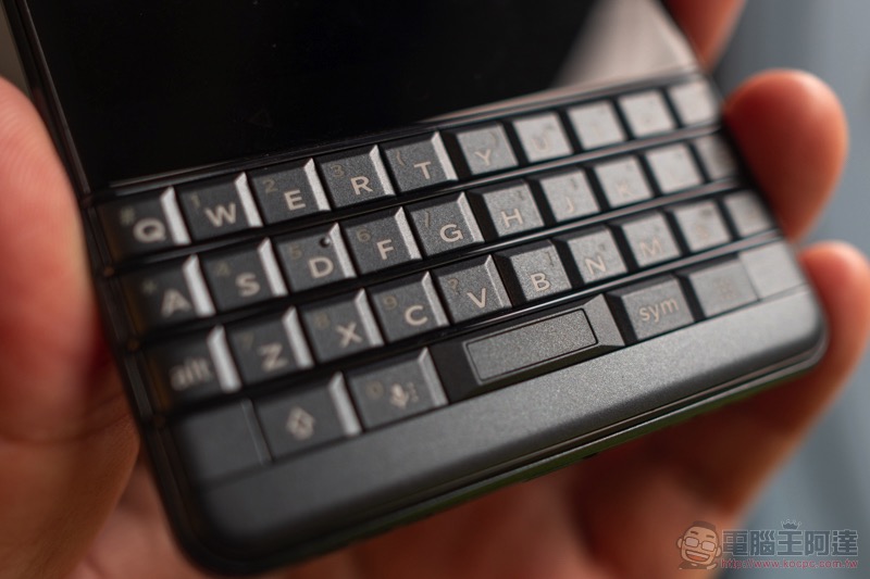 BlackBerry KEY2 LE 是黑莓重回台灣首發之作,實體鍵盤控快回來吧!(動手玩) - 電腦王阿達 BlackBerry KEY2 LE 是黑莓重回台灣首發之作,實體鍵盤控快回來吧!(動手玩) - 電腦王阿達