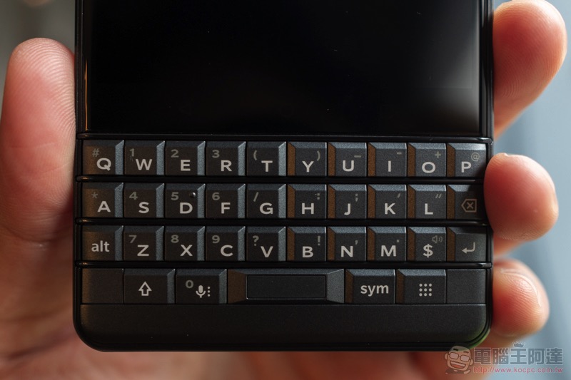 BlackBerry KEY2 LE 是黑莓重回台灣首發之作,實體鍵盤控快回來吧!(動手玩) - 電腦王阿達 BlackBerry KEY2 LE 是黑莓重回台灣首發之作,實體鍵盤控快回來吧!(動手玩) - 電腦王阿達