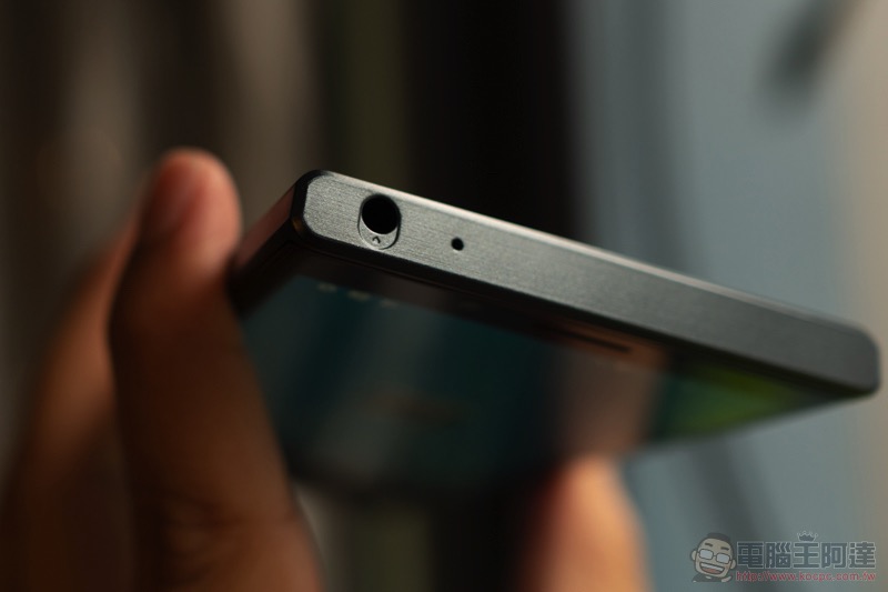 BlackBerry KEY2 LE 是黑莓重回台灣首發之作,實體鍵盤控快回來吧!(動手玩) - 電腦王阿達 BlackBerry KEY2 LE 是黑莓重回台灣首發之作,實體鍵盤控快回來吧!(動手玩) - 電腦王阿達