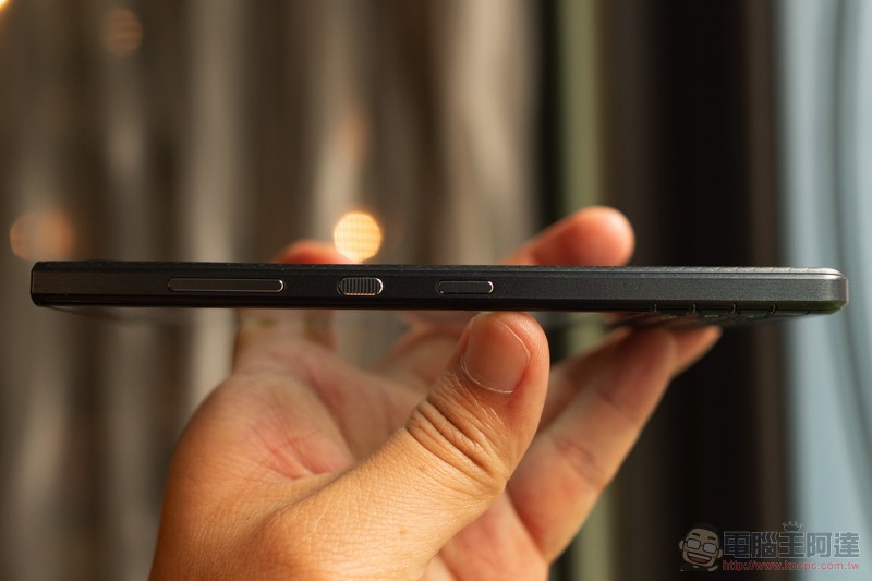 BlackBerry KEY2 LE 是黑莓重回台灣首發之作,實體鍵盤控快回來吧!(動手玩) - 電腦王阿達 BlackBerry KEY2 LE 是黑莓重回台灣首發之作,實體鍵盤控快回來吧!(動手玩) - 電腦王阿達