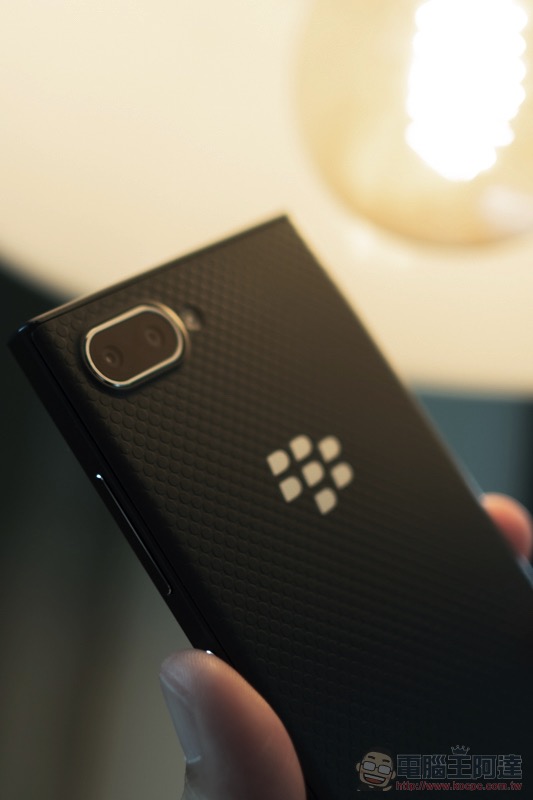 BlackBerry KEY2 LE 是黑莓重回台灣首發之作,實體鍵盤控快回來吧!(動手玩) - 電腦王阿達 BlackBerry KEY2 LE 是黑莓重回台灣首發之作,實體鍵盤控快回來吧!(動手玩) - 電腦王阿達
