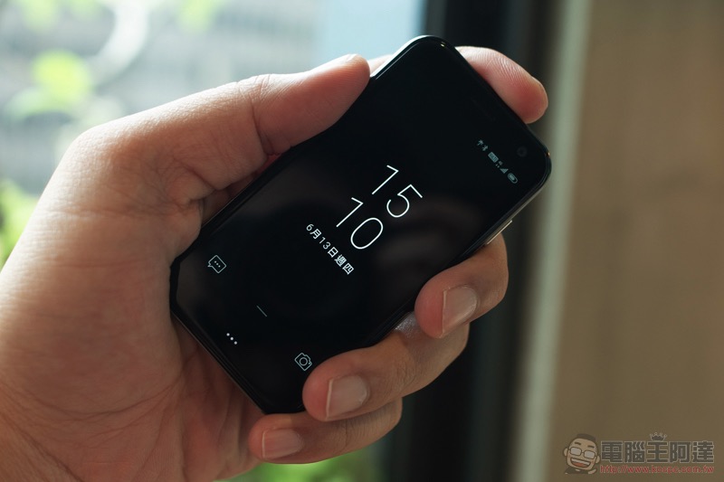 BlackBerry KEY2 LE 是黑莓重回台灣首發之作,實體鍵盤控快回來吧!(動手玩) - 電腦王阿達 BlackBerry KEY2 LE 是黑莓重回台灣首發之作,實體鍵盤控快回來吧!(動手玩) - 電腦王阿達