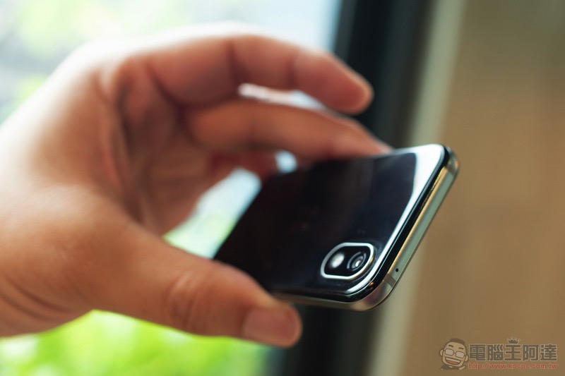 BlackBerry KEY2 LE 是黑莓重回台灣首發之作,實體鍵盤控快回來吧!(動手玩) - 電腦王阿達 BlackBerry KEY2 LE 是黑莓重回台灣首發之作,實體鍵盤控快回來吧!(動手玩) - 電腦王阿達