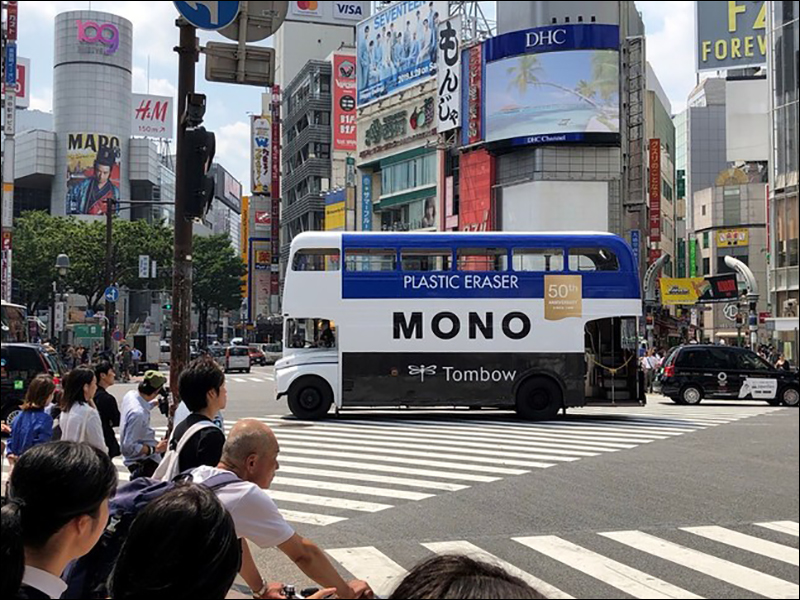 日本蜻蜓牌 MONO 橡皮擦 50 週年,期間限定塗裝巴士現身日本東京供免費搭乘 - 電腦王阿達 日本蜻蜓牌 MONO 橡皮擦 50 週年,期間限定塗裝巴士現身日本東京供免費搭乘 - 電腦王阿達