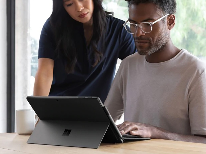 Microsoft 將推出代號「 Centaurus 」9 吋雙螢幕 Surface，運行 Windows Lite 作業系統 - 電腦王阿達