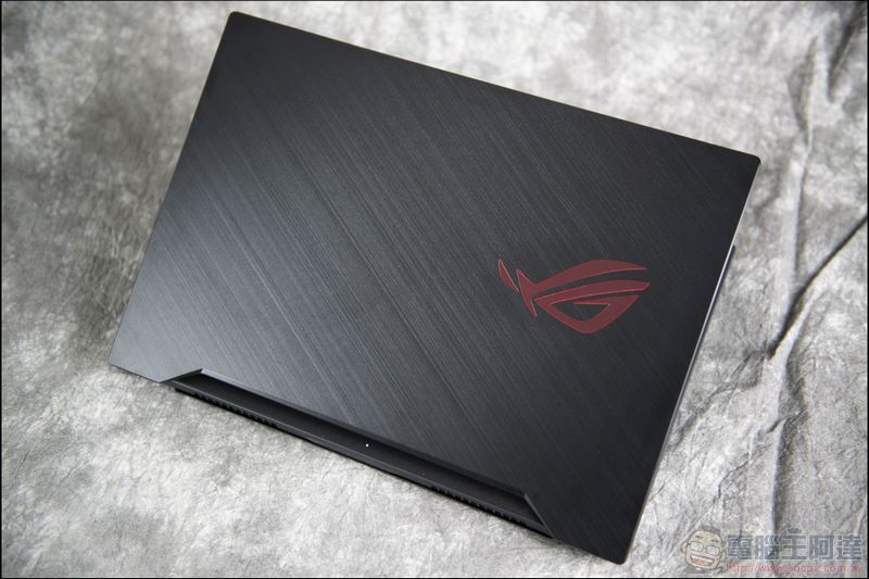西裝暴徒的化身 輕薄電競筆電 ROG Zephyrus S GX502 開箱評測 - 電腦王阿達 西裝暴徒的化身 輕薄電競筆電 ROG Zephyrus S GX502 開箱評測 - 電腦王阿達
