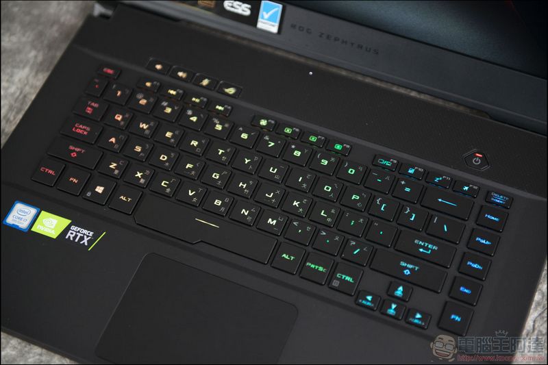 西裝暴徒的化身 輕薄電競筆電 ROG Zephyrus S GX502 開箱評測 - 電腦王阿達 西裝暴徒的化身 輕薄電競筆電 ROG Zephyrus S GX502 開箱評測 - 電腦王阿達