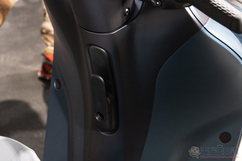 不只是換殼? YAMAHA EC-05 正式發表 ,首款 Powered by Gogoro Network 電動車實車動眼看 - 電腦王阿達 不只是換殼? YAMAHA EC-05 正式發表 ,首款 Powered by Gogoro Network 電動車實車動眼看 - 電腦王阿達