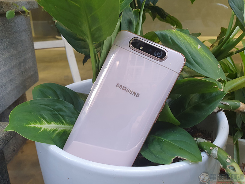 輕旗艦 Samsung Galaxy A80 開箱 、實拍、實測，前後翻轉三鏡頭怎麼拍都出色 - 電腦王阿達
