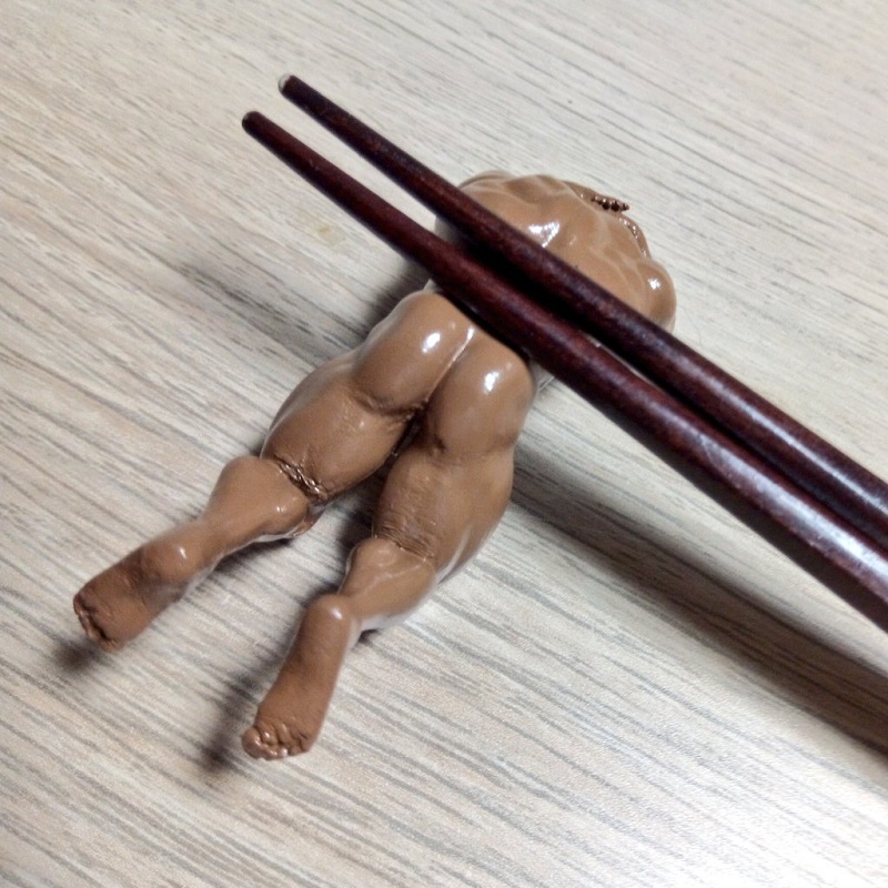 日本繪師製作「 男子筋肉筷架 」遐想姿勢蔚為討論話題 - 電腦王阿達 日本繪師製作「 男子筋肉筷架 」遐想姿勢蔚為討論話題 - 電腦王阿達