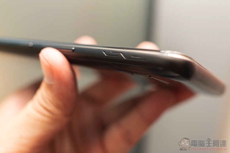 ASUS ROG Phone II 發表動手玩:更「Switch」的電競手機 - 電腦王阿達 ASUS ROG Phone II 發表動手玩:更「Switch」的電競手機 - 電腦王阿達