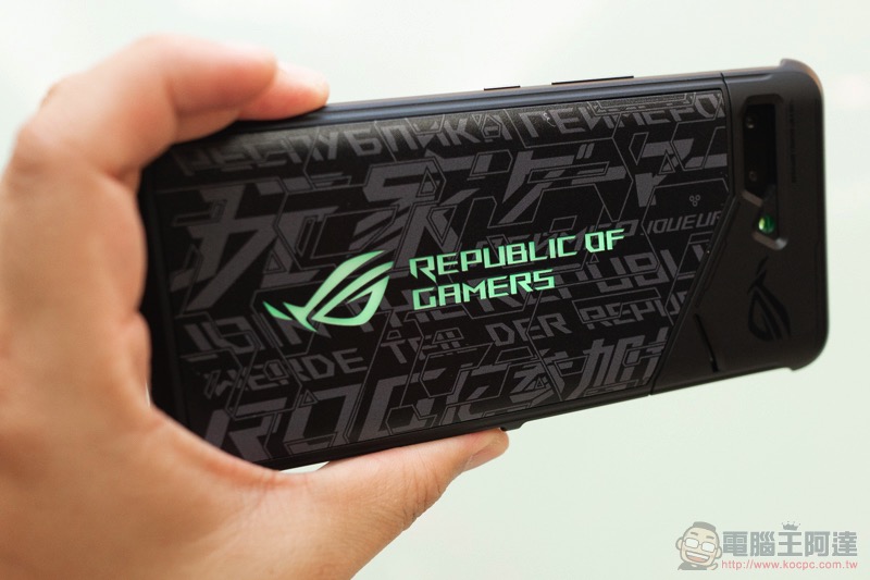 ASUS ROG Phone II 發表動手玩:更「Switch」的電競手機 - 電腦王阿達 ASUS ROG Phone II 發表動手玩:更「Switch」的電競手機 - 電腦王阿達