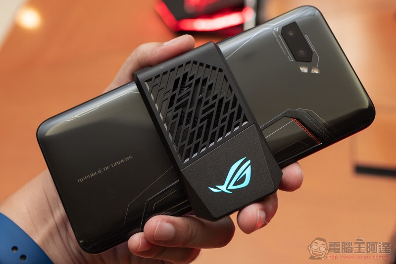 ASUS ROG Phone II 發表動手玩:更「Switch」的電競手機 - 電腦王阿達 ASUS ROG Phone II 發表動手玩:更「Switch」的電競手機 - 電腦王阿達