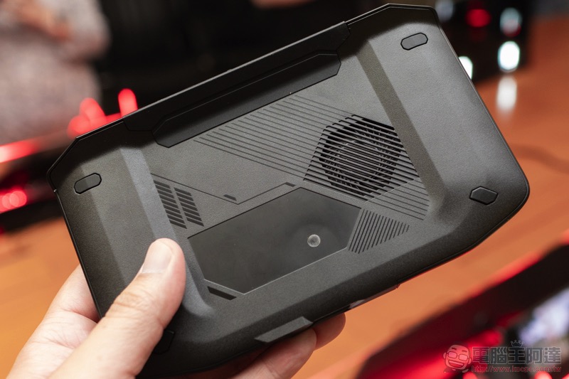 ASUS ROG Phone II 發表動手玩:更「Switch」的電競手機 - 電腦王阿達 ASUS ROG Phone II 發表動手玩:更「Switch」的電競手機 - 電腦王阿達