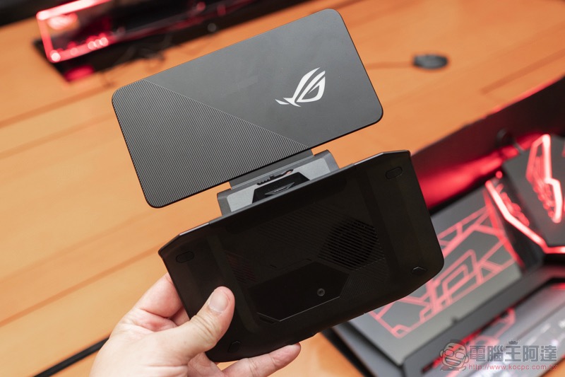 ASUS ROG Phone II 發表動手玩:更「Switch」的電競手機 - 電腦王阿達 ASUS ROG Phone II 發表動手玩:更「Switch」的電競手機 - 電腦王阿達