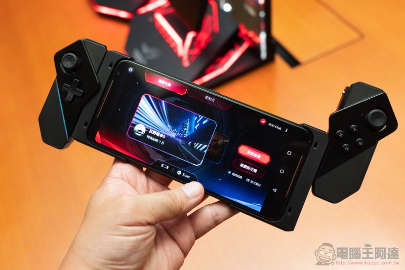 ASUS ROG Phone II 發表動手玩:更「Switch」的電競手機 - 電腦王阿達 ASUS ROG Phone II 發表動手玩:更「Switch」的電競手機 - 電腦王阿達