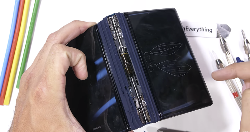 反折會怎樣? 折疊螢幕手機暴力測試 來了! - 電腦王阿達 反折會怎樣? 折疊螢幕手機暴力測試 來了! - 電腦王阿達