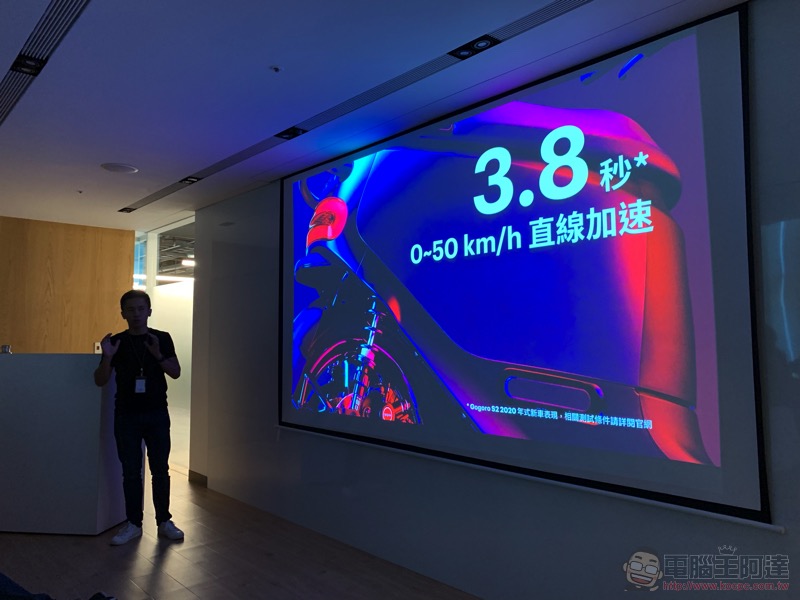 Gogoro S1 與 2 系列 2020 年款 即日開賣:速度更快、標配前置收納空間與 NFC 鑰匙卡 (動手玩) - 電腦王阿達 Gogoro S1 與 2 系列 2020 年款 即日開賣:速度更快、標配前置收納空間與 NFC 鑰匙卡 (動手玩) - 電腦王阿達
