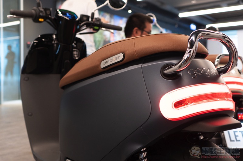 Gogoro S1 與 2 系列 2020 年款 即日開賣:速度更快、標配前置收納空間與 NFC 鑰匙卡 (動手玩) - 電腦王阿達 Gogoro S1 與 2 系列 2020 年款 即日開賣:速度更快、標配前置收納空間與 NFC 鑰匙卡 (動手玩) - 電腦王阿達