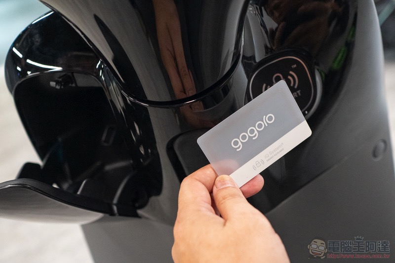Gogoro S1 與 2 系列 2020 年款 即日開賣:速度更快、標配前置收納空間與 NFC 鑰匙卡 (動手玩) - 電腦王阿達 Gogoro S1 與 2 系列 2020 年款 即日開賣:速度更快、標配前置收納空間與 NFC 鑰匙卡 (動手玩) - 電腦王阿達