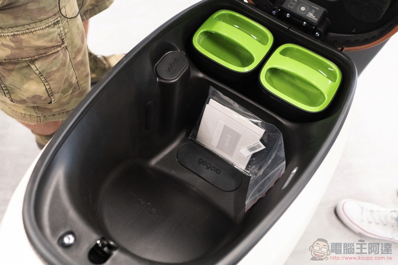 Gogoro S1 與 2 系列 2020 年款 即日開賣:速度更快、標配前置收納空間與 NFC 鑰匙卡 (動手玩) - 電腦王阿達 Gogoro S1 與 2 系列 2020 年款 即日開賣:速度更快、標配前置收納空間與 NFC 鑰匙卡 (動手玩) - 電腦王阿達