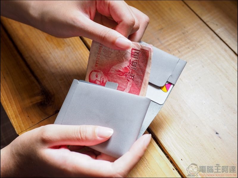 0.7 Wallet 雙面感應卡夾 - 12 0.7 Wallet 雙面感應卡夾 - 12
