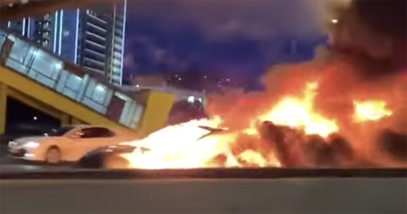 Tesla Model 3 以 100KPH 撞車後連續爆炸被拍到