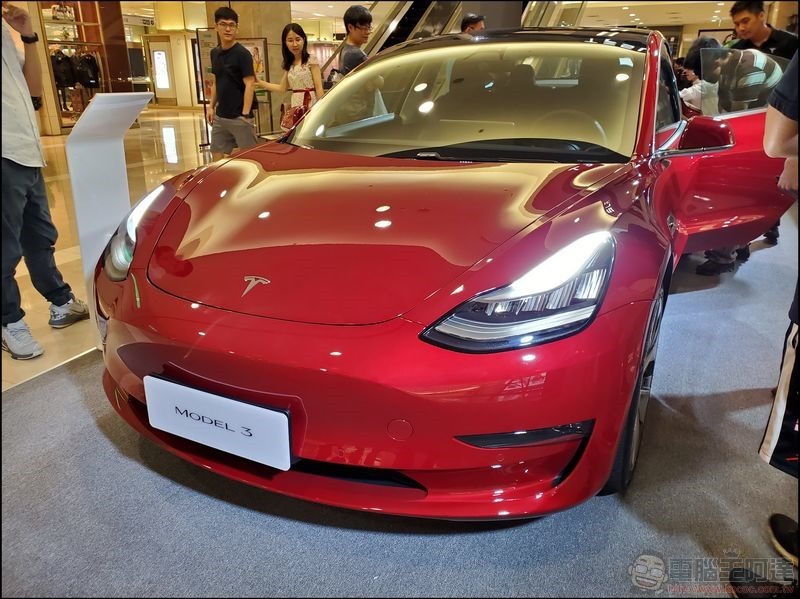 TESLA Model 3 -04 TESLA Model 3 -04