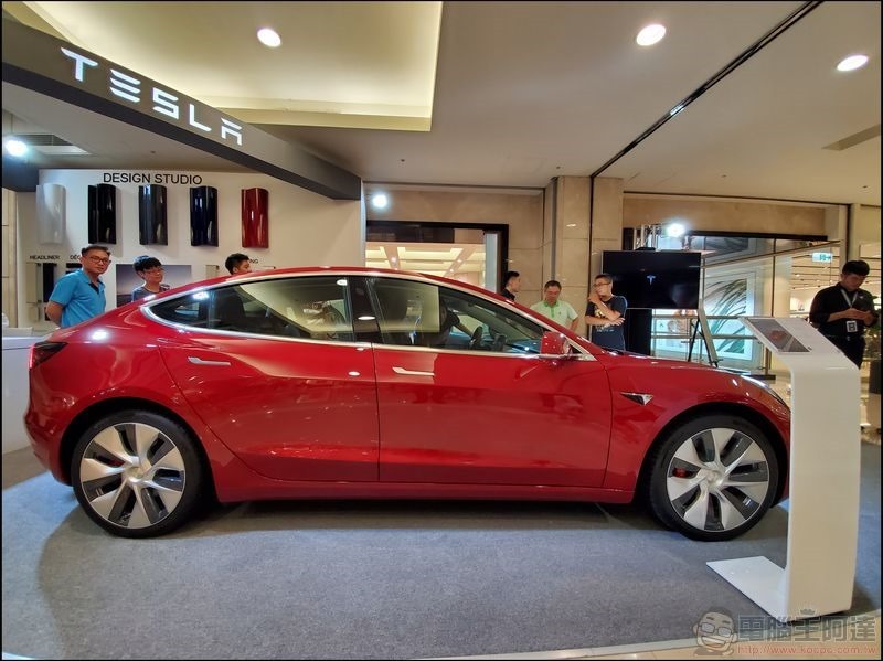 TESLA Model 3 -05 TESLA Model 3 -05