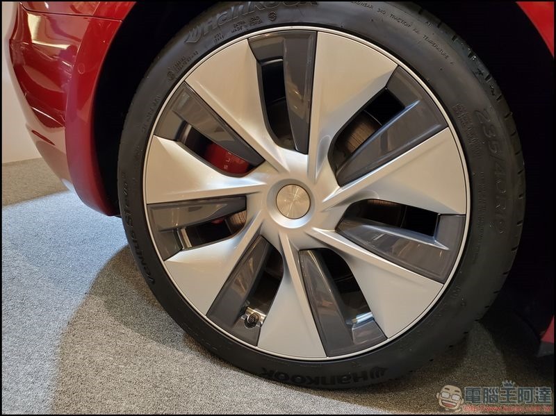 TESLA Model 3 -30 TESLA Model 3 -30