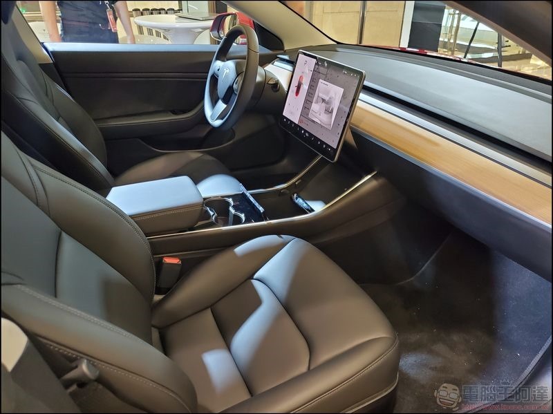 TESLA Model 3 -15 TESLA Model 3 -15
