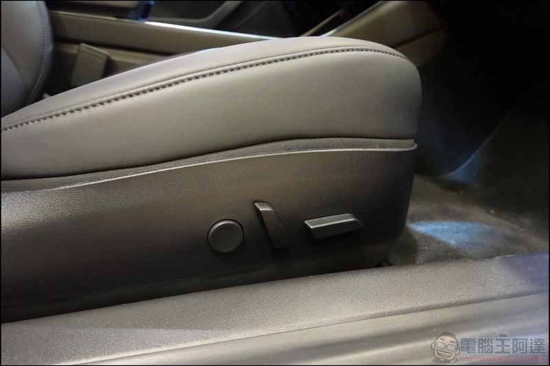TESLA Model 3 -17 TESLA Model 3 -17